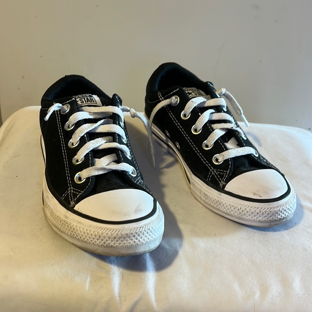 Converse tennis shoes kids size 2